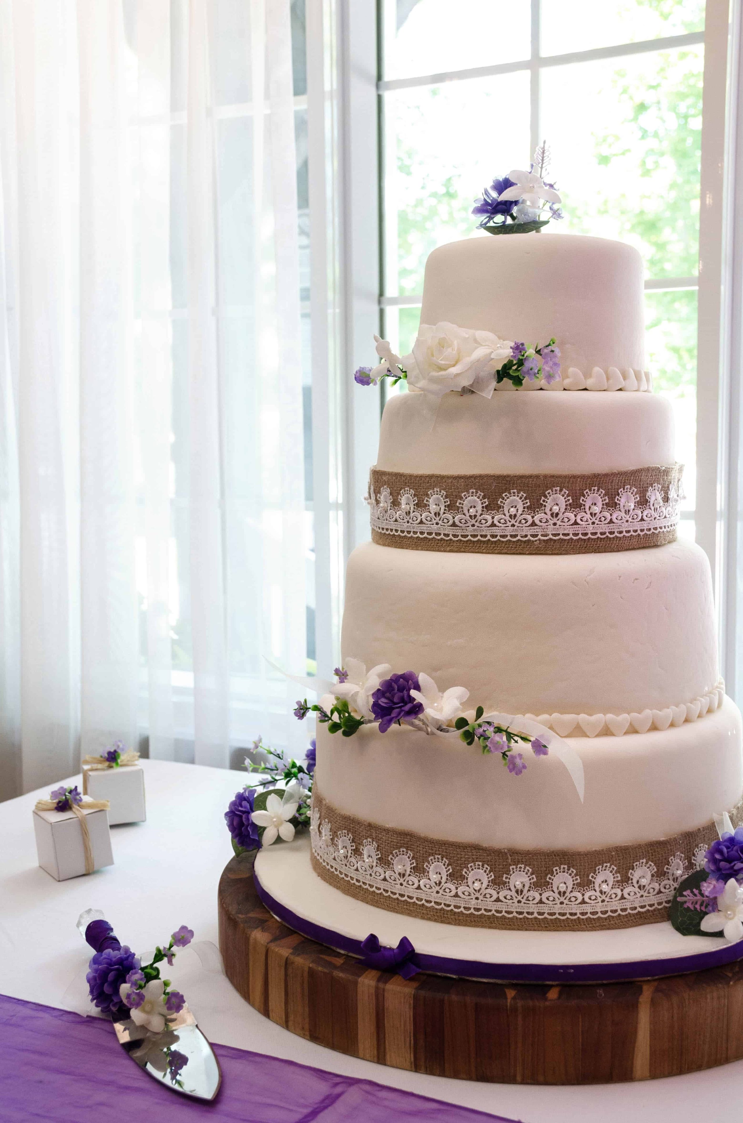 rustic weding cake rolled fondant Cabane à sucre Constantin